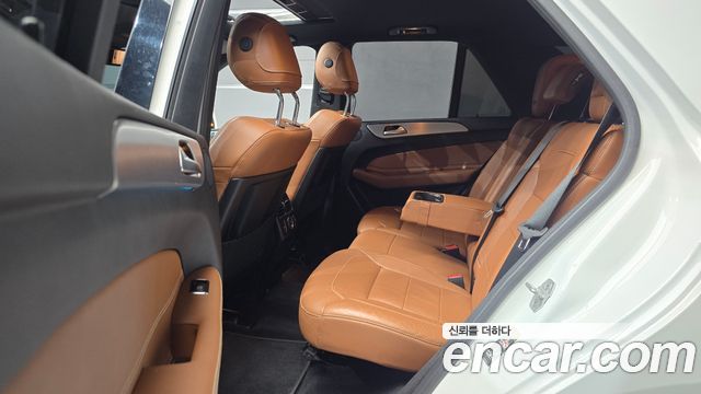 Mercedes-Benz GLE-Class 2018 — photo 18