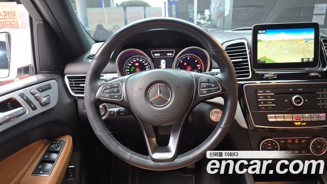 Mercedes-Benz GLE-Class 2018 — photo 19