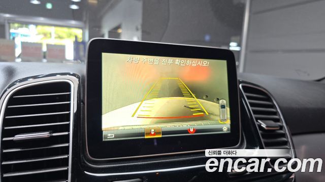 Mercedes-Benz GLE-Class 2018 — photo 20