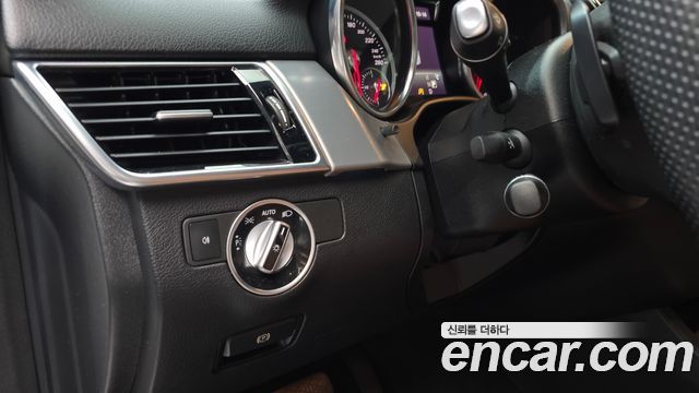 Mercedes-Benz GLE-Class 2018 — photo 24