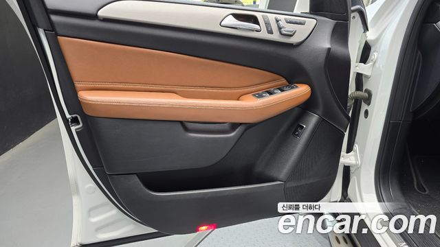 Mercedes-Benz GLE-Class 2018 — photo 14