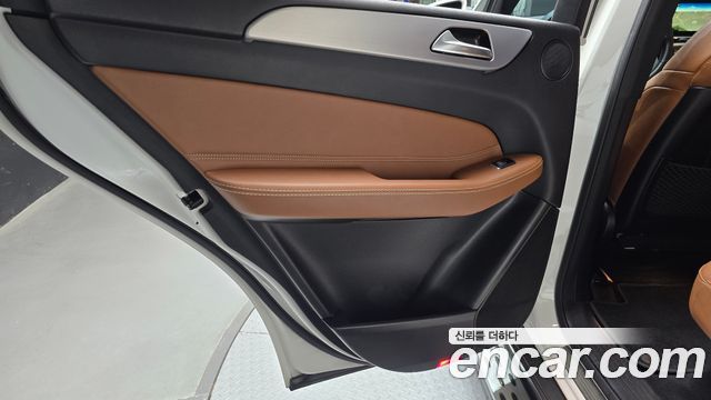 Mercedes-Benz GLE-Class 2018 — photo 15