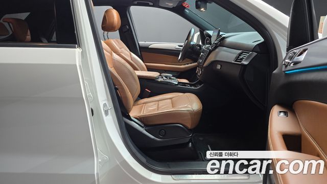 Mercedes-Benz GLE-Class 2018 — photo 16
