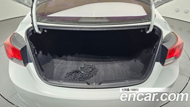 Hyundai AVANTE 2012 — photo 14