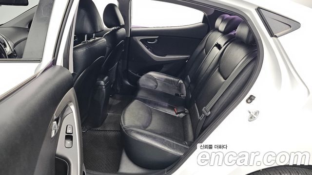 Hyundai AVANTE 2012 — photo 16