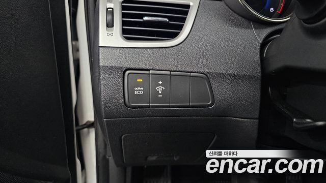 Hyundai AVANTE 2012 — photo 18
