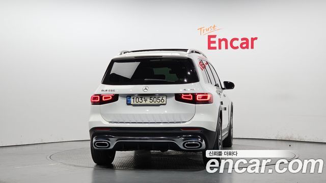 Mercedes-Benz GLB-Class 2021 — photo 4