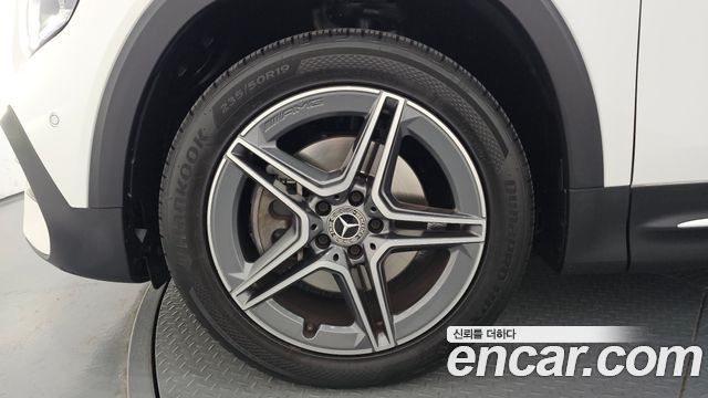 Mercedes-Benz GLB-Class 2021 — photo 5