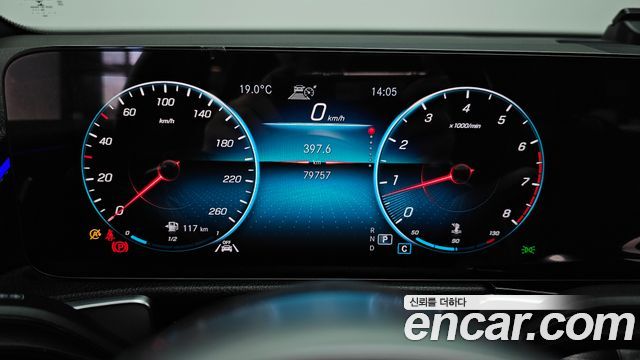 Mercedes-Benz GLB-Class 2021 — photo 8