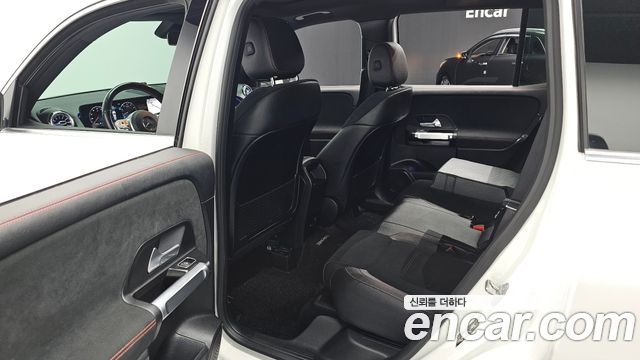 Mercedes-Benz GLB-Class 2021 — photo 12
