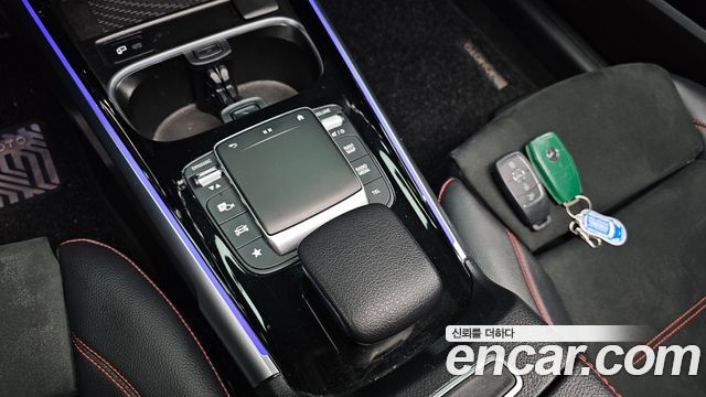 Mercedes-Benz GLB-Class 2021 — photo 17