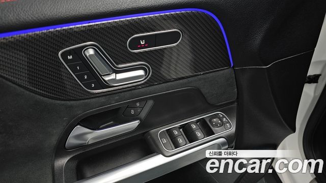Mercedes-Benz GLB-Class 2021 — photo 18