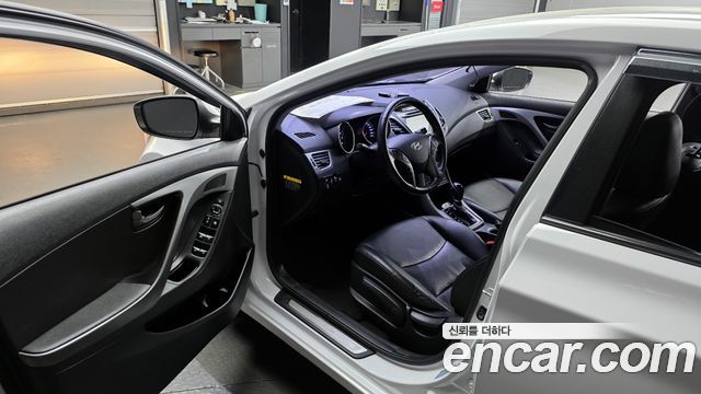 Hyundai AVANTE 2014 — photo 10