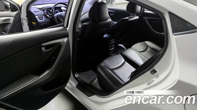 Hyundai AVANTE 2014 — photo 11