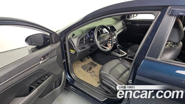 Hyundai AVANTE 2019 — photo 10