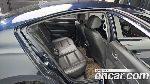 Hyundai AVANTE 2019 — photo 11