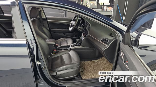 Hyundai AVANTE 2019 — photo 12