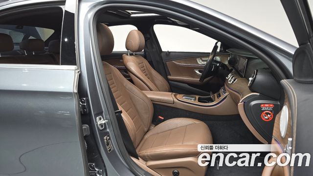 Mercedes-Benz E-Class 2021 — photo 17