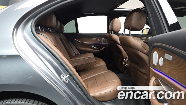 Mercedes-Benz E-Class 2021 — photo 18