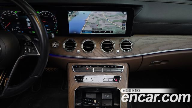 Mercedes-Benz E-Class 2021 — photo 20