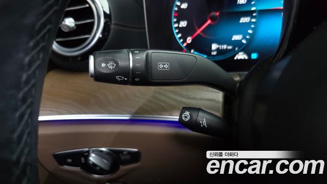 Mercedes-Benz E-Class 2021 — photo 25