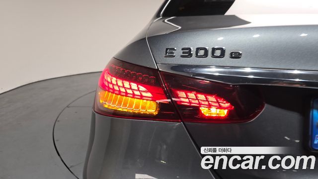 Mercedes-Benz E-Class 2021 — photo 9