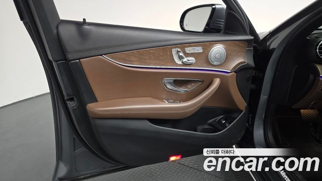 Mercedes-Benz E-Class 2021 — photo 14