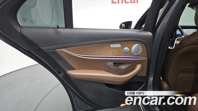 Mercedes-Benz E-Class 2021 — photo 15