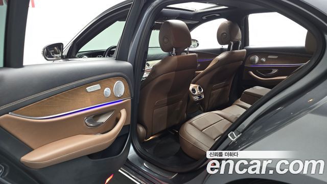 Mercedes-Benz E-Class 2021 — photo 16