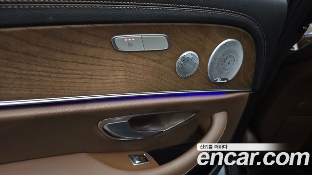 Mercedes-Benz E-Class 2021 — photo 28