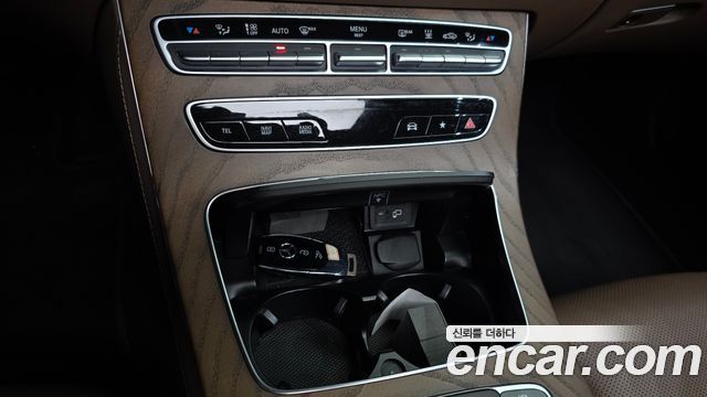 Mercedes-Benz E-Class 2021 — photo 29