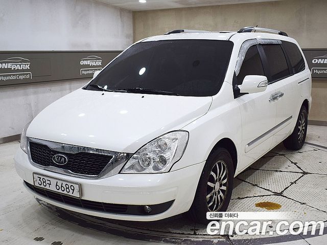 Kia Canival 2010 — photo 1