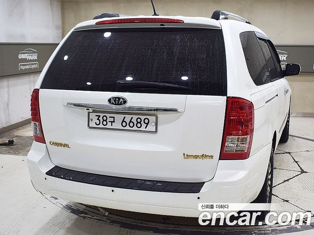 Kia Canival 2010 — photo 3
