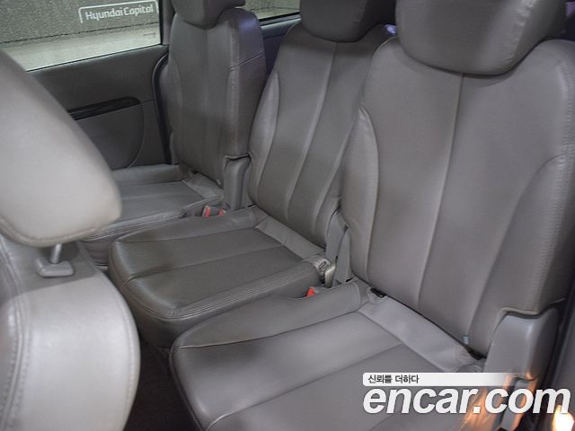 Kia Canival 2010 — photo 5