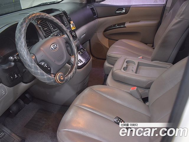 Kia Canival 2010 — photo 7
