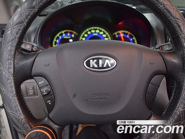 Kia Canival 2010 — photo 10