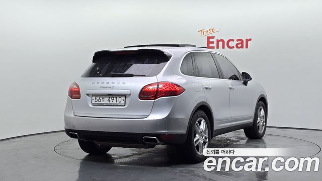 Porsche Cayenne 2011 — photo 2