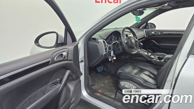 Porsche Cayenne 2011 — photo 10