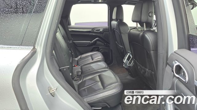 Porsche Cayenne 2011 — photo 11