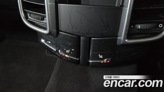 Porsche Cayenne 2011 — photo 12