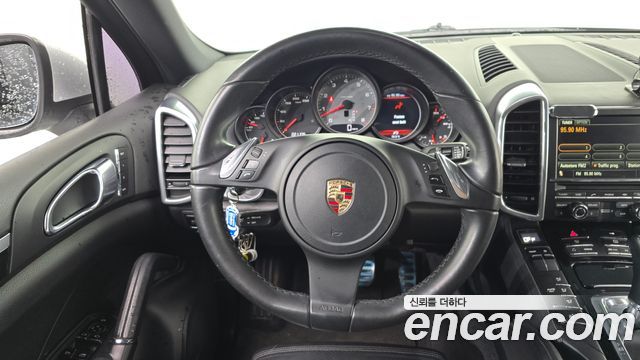 Porsche Cayenne 2011 — photo 13