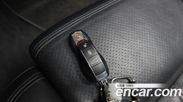 Porsche Cayenne 2011 — photo 15