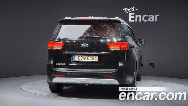 Kia Canival 2018 — photo 4