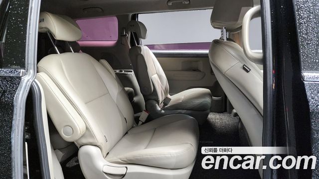 Kia Canival 2018 — photo 17