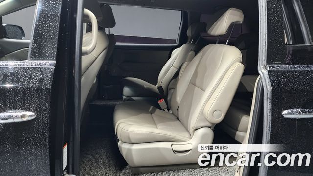 Kia Canival 2018 — photo 18