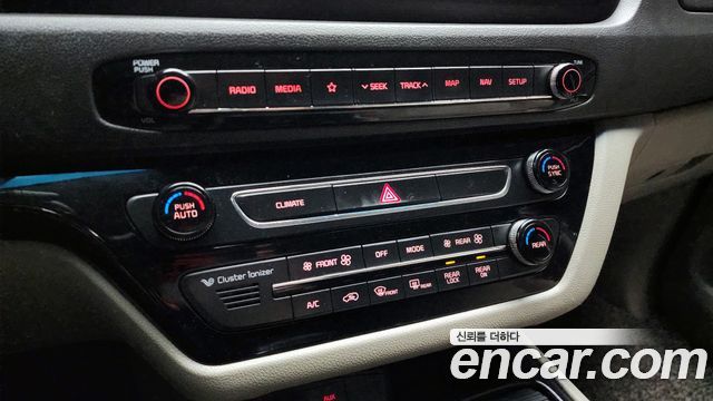 Kia Canival 2018 — photo 22