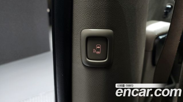 Kia Canival 2018 — photo 24