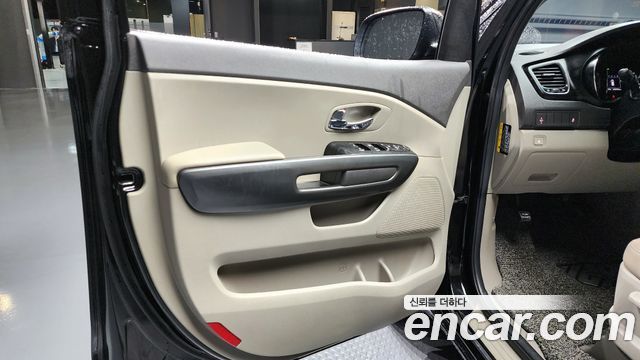 Kia Canival 2018 — photo 14