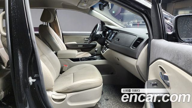 Kia Canival 2018 — photo 16