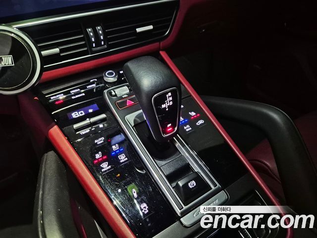 Porsche Cayenne 2020 — photo 11